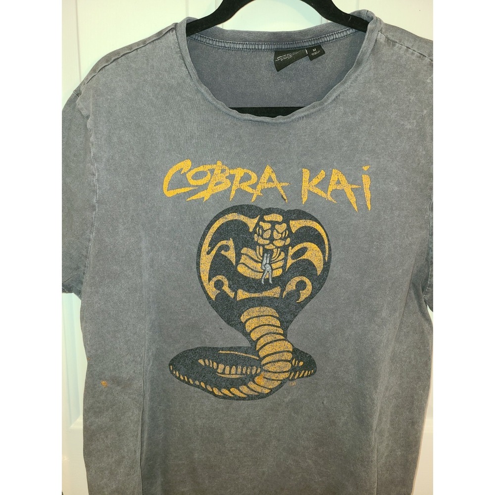 Karate Kid Cobra Kai Strike First T Shirt Adult Medium Tee Distressed